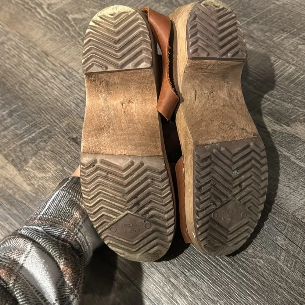 Clogs - Picture 2 of 3